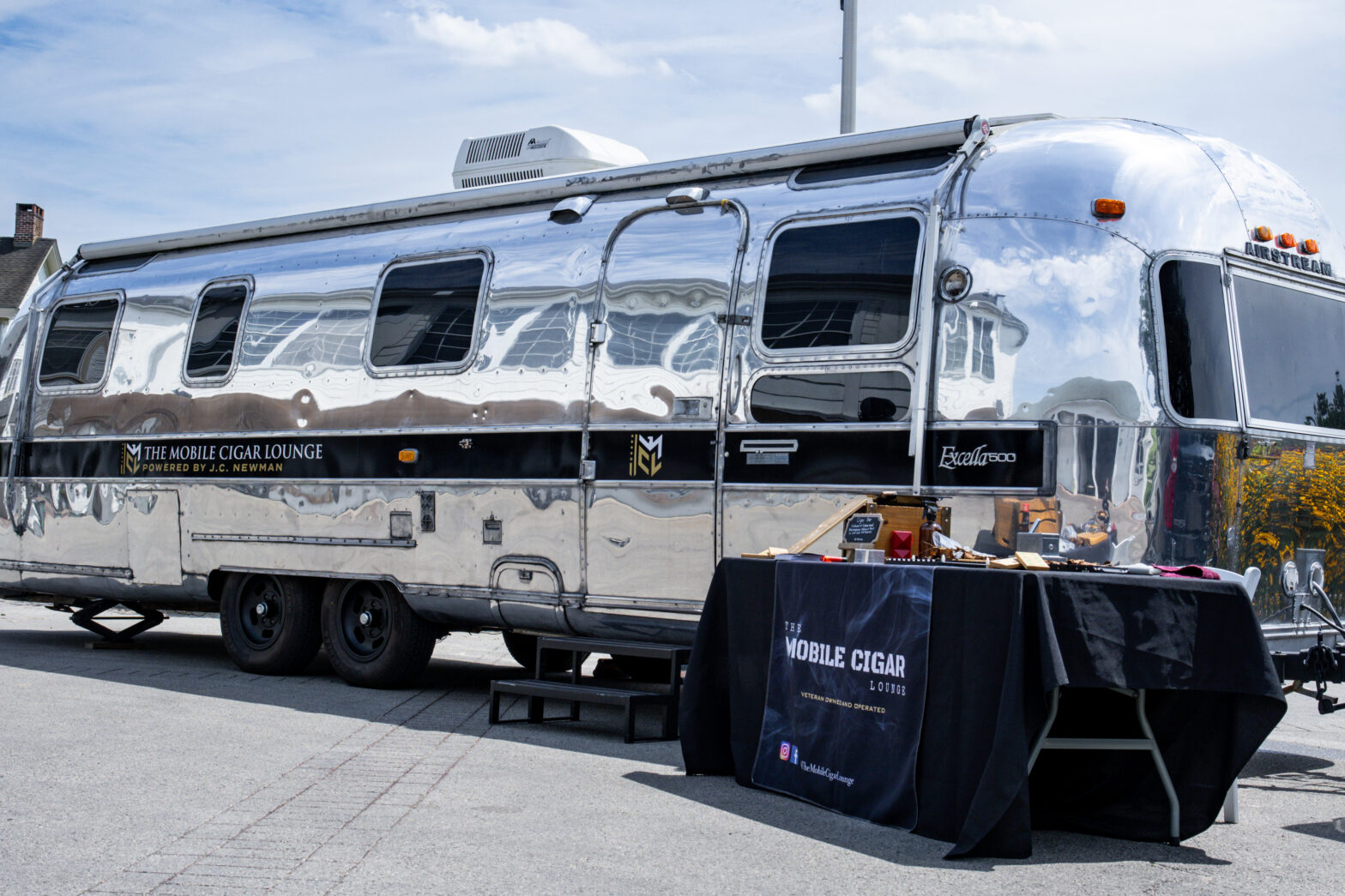 Rolling Relaxation: Airstream Mobile Cigar Lounge